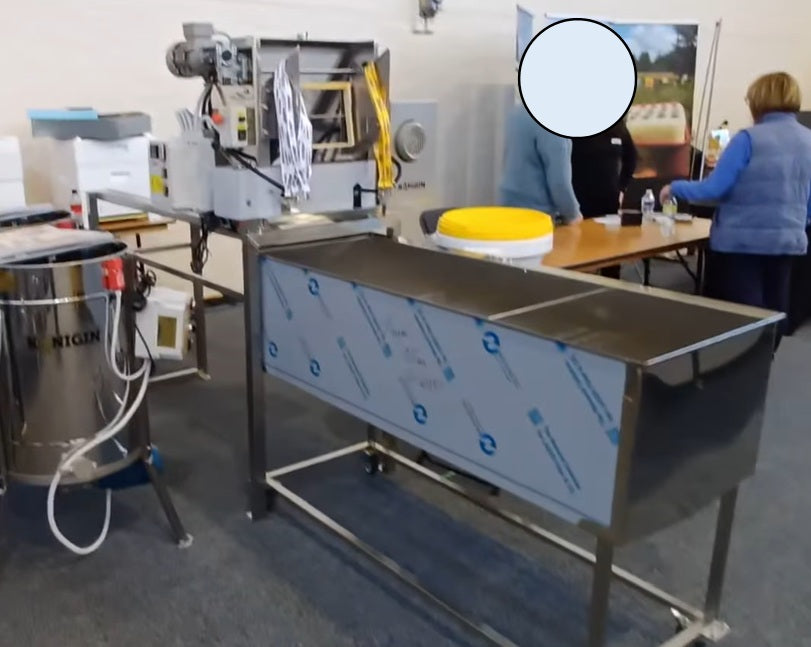 FG-A-1.5-KAD 1.5 m long rolling tank under the automatic uncapping machine