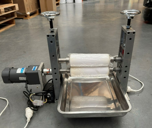 Waxing machine for plastic foundation